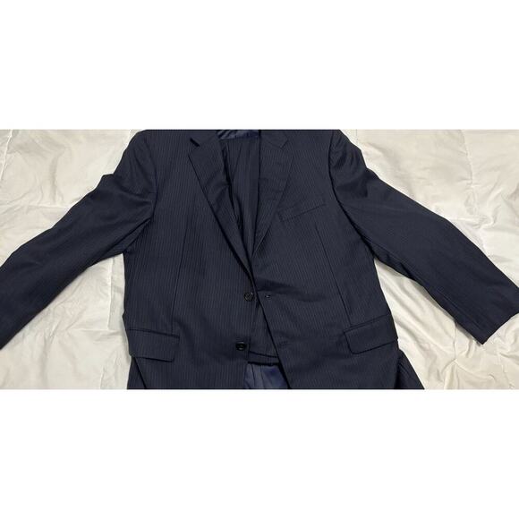 Hickey Freeman Legacy 43R Suit
